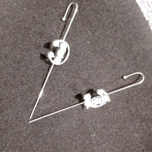 Earring/ear cuff.        E6